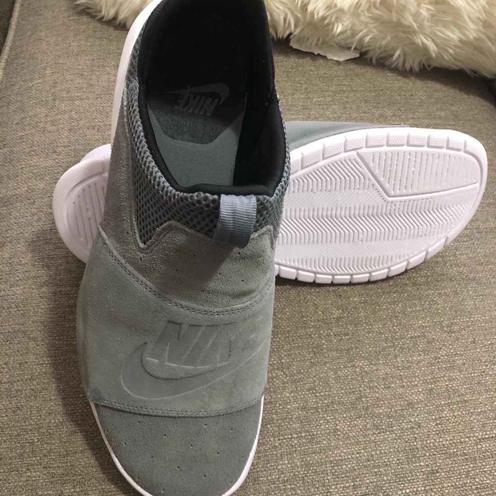 NEW Nike Bonessi slip ons size 9.5 men’s